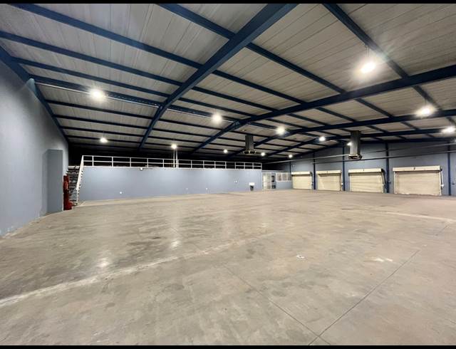1,182M² WAREHOUSE TO LET IN FOUNDERS HILL