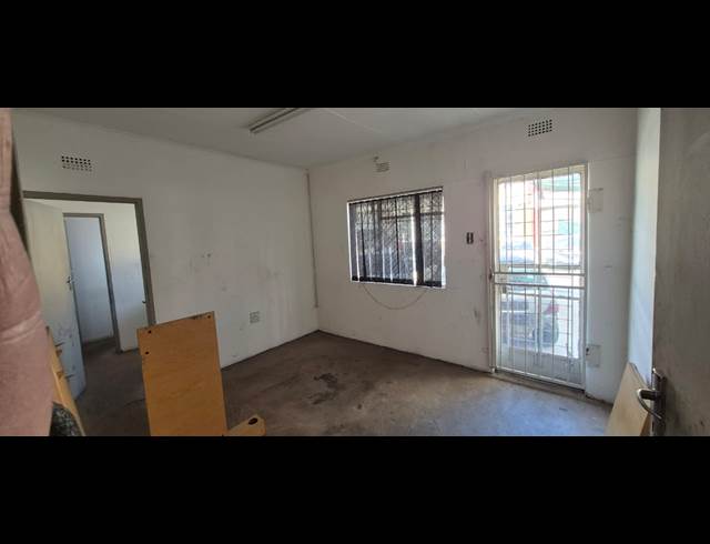540M² WAREHOUSE TO LET IN ANDERBOLT