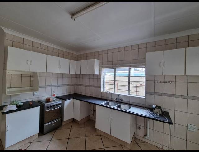 3 BEDROOM PROPERTY TO RENT IN BRENTHURST