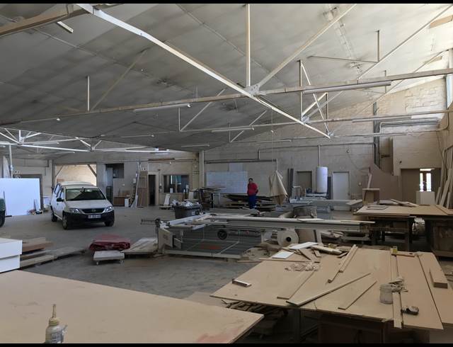 883M² FACTORY TO LET IN PAROW INDUSTRIAL