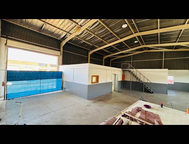 284M² WAREHOUSE TO LET IN STORMILL