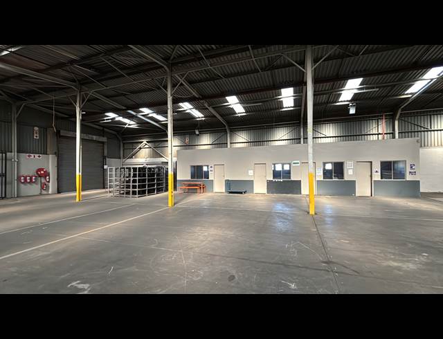 7,643M² WAREHOUSE TO LET IN HUGHES