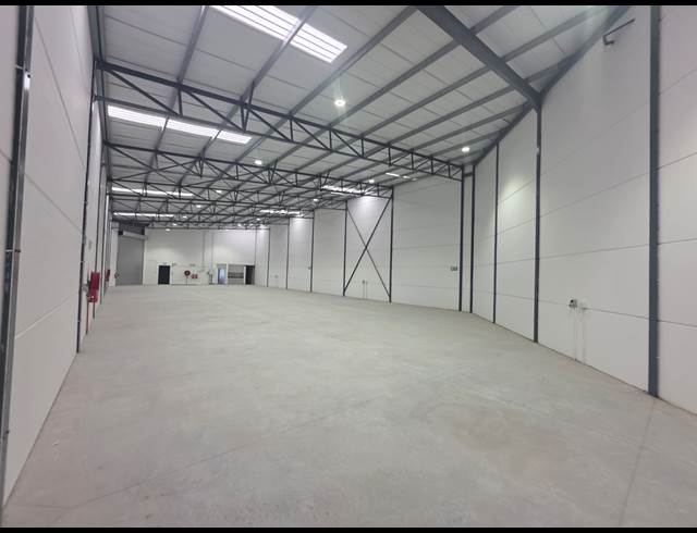 670M² WAREHOUSE TO LET IN FIRGROVE