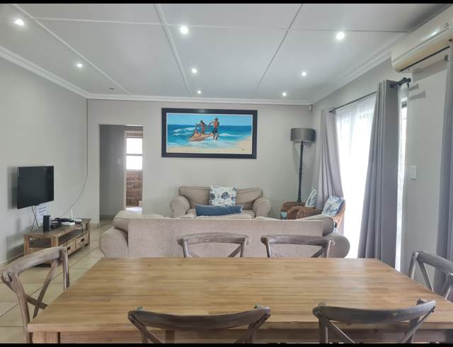 3 BEDROOM DUET TO LET IN BIRDSWOOD