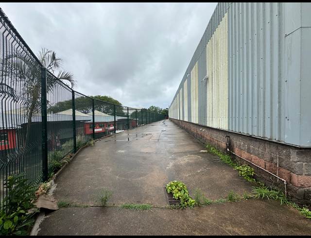 2,609.30M² WAREHOUSE TO LET IN MOUNT EDGECOMBE