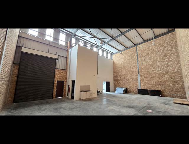 318M² WAREHOUSE TO LET IN NORTH RIDING
