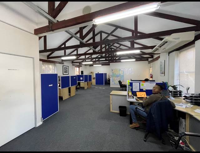 870M² BUILDING TO LET IN GARDENS