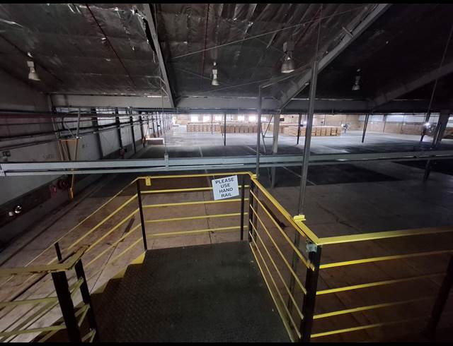 11,500M² WAREHOUSE TO LET IN WOODBROOK