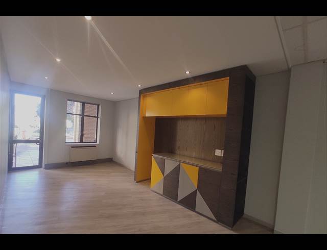 586M² OFFICE TO LET IN BRYANSTON
