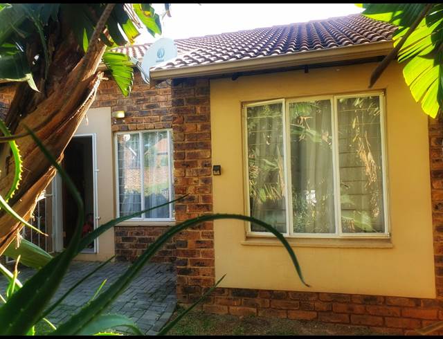 2 BEDROOM SECTIONAL TITLE RENTED IN WELTEVREDEN PARK