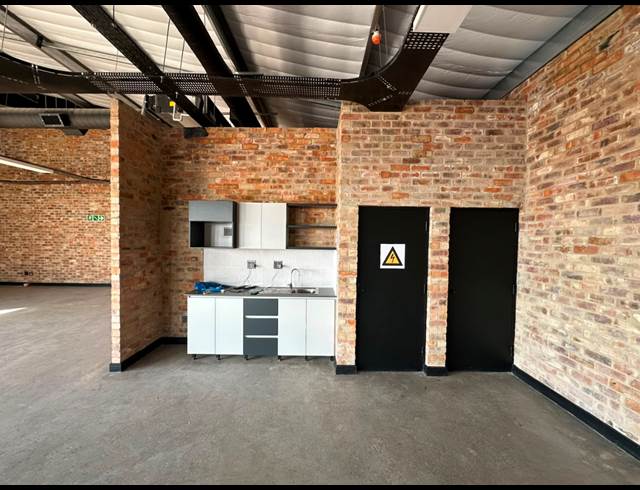 2,542.22M² WAREHOUSE TO LET IN RIVERSANDS