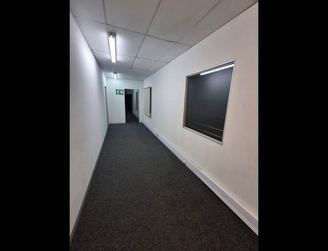 11,500M² WAREHOUSE TO LET IN WOODBROOK