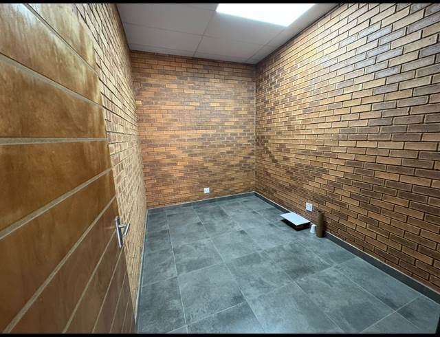 1,162M² WAREHOUSE TO LET IN ORMONDE