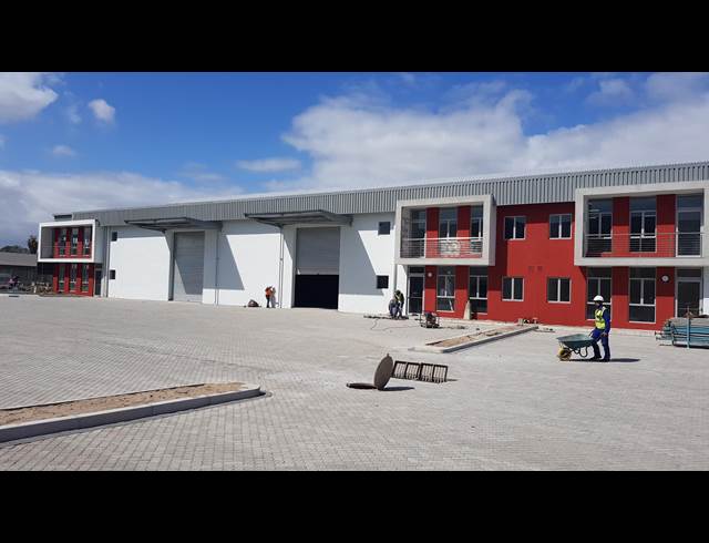 1,245M² FACTORY TO LET IN SAXON INDUSTRIAL