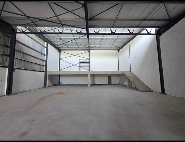 621M² WAREHOUSE TO LET IN FIRGROVE INDUSTRIAL ESTATE