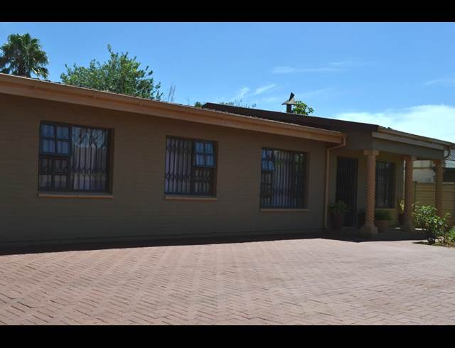 2 bed property to rent in GENERAAL DE WET