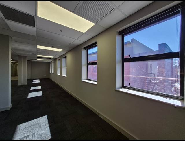 307M² OFFICE TO LET IN WAVERLEY