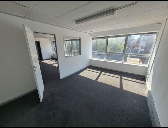 400M² FACTORY TO LET IN BENROSE
