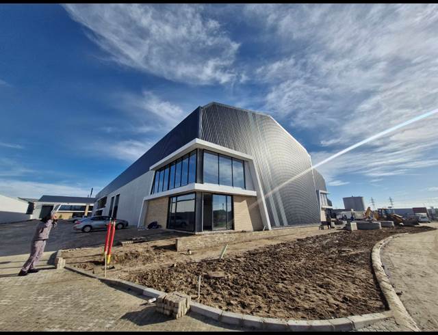 395M² WAREHOUSE TO LET IN STIKLAND INDUSTRIAL