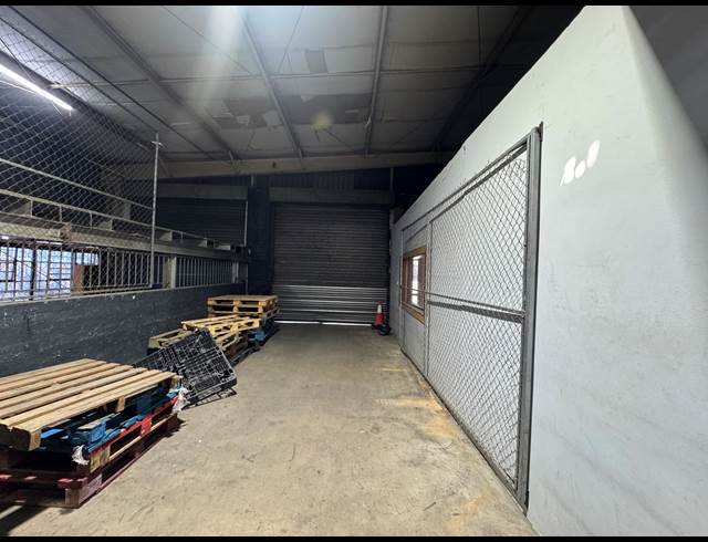 1,322M² WAREHOUSE TO LET IN WYNBERG