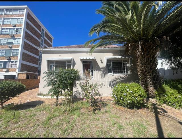 220M² BUILDING TO LET IN SEA POINT