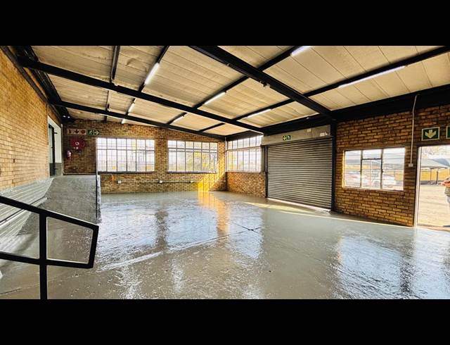 264M² WAREHOUSE TO LET IN FACTORIA