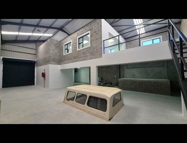 300M² WAREHOUSE TO LET IN RIVERGATE