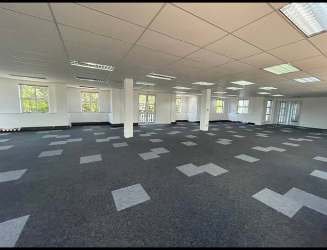 279M² OFFICE TO LET IN LYME PARK