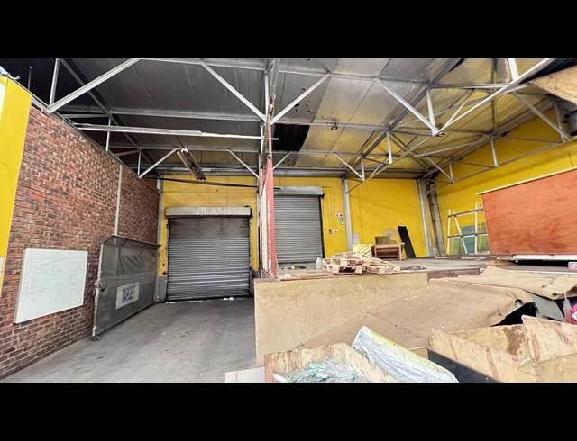 800M² WAREHOUSE TO LET IN NEW CENTRE