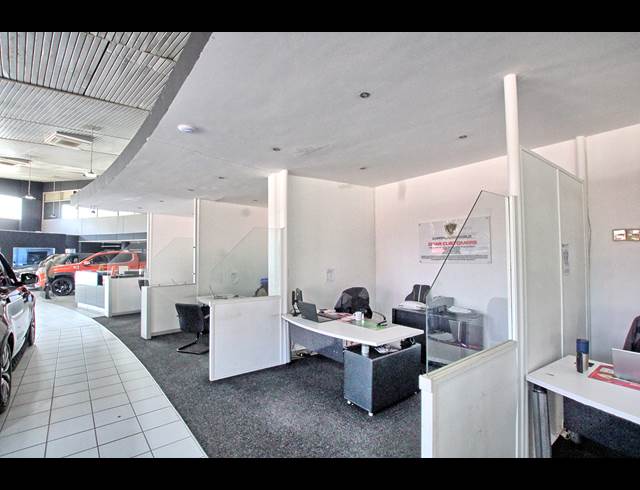 5,600M² WAREHOUSE TO LET IN HALFWAY HOUSE
