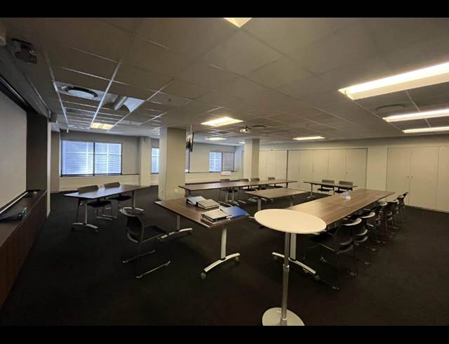 1,800M² OFFICE TO LET IN CAPE TOWN CITY CENTRE