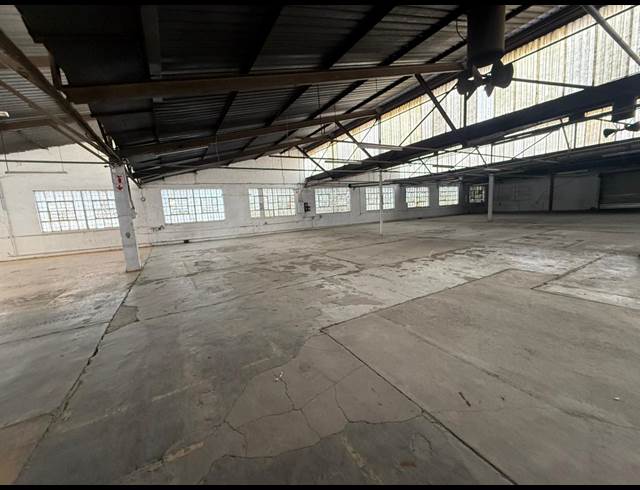 1,159M² WAREHOUSE TO LET IN INDUSTRIA