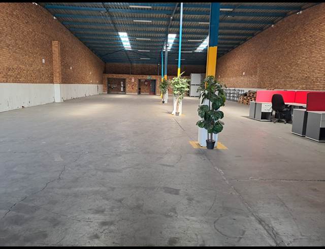 600M² WAREHOUSE TO LET IN POMONA