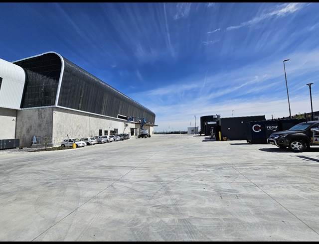 2,322M² WAREHOUSE TO LET IN ATLANTIC HILLS