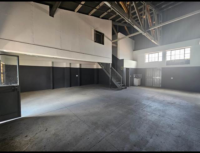 134M² WAREHOUSE TO LET IN STEELEDALE