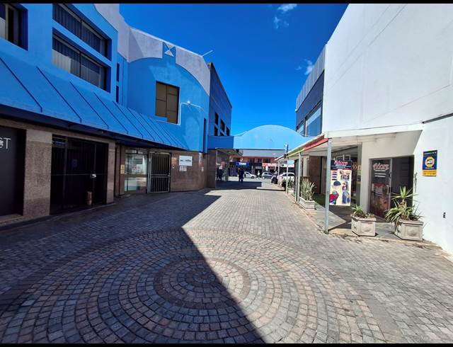 75M² RETAIL TO LET IN VINCENT