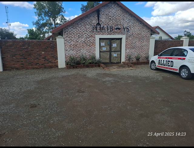 210M² BUILDING TO LET IN PIONEER PARK