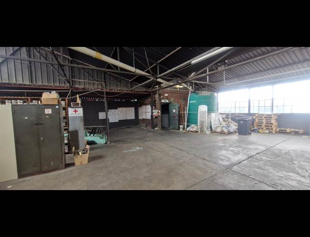 1,800M² WAREHOUSE TO LET IN VILLAGE MAIN