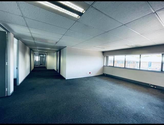 494M² OFFICE TO LET IN RANDJESPARK