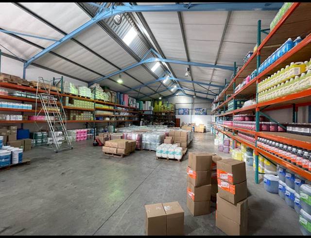 428M² WAREHOUSE RENTED IN STIKLAND INDUSTRIAL