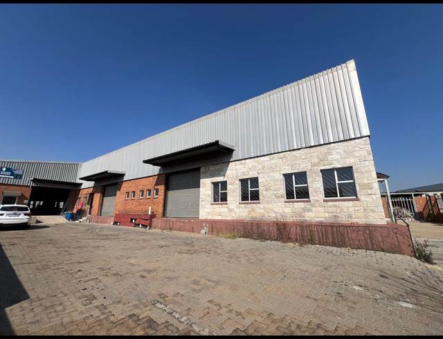 300M² WAREHOUSE TO LET IN SUNDERLAND RIDGE