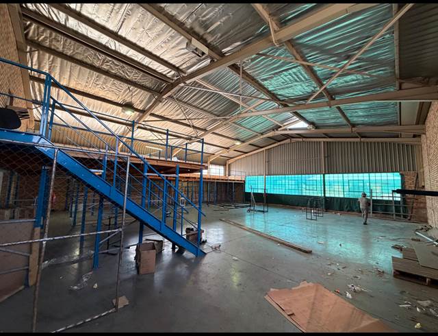 450M² WAREHOUSE TO LET IN HALFWAY HOUSE