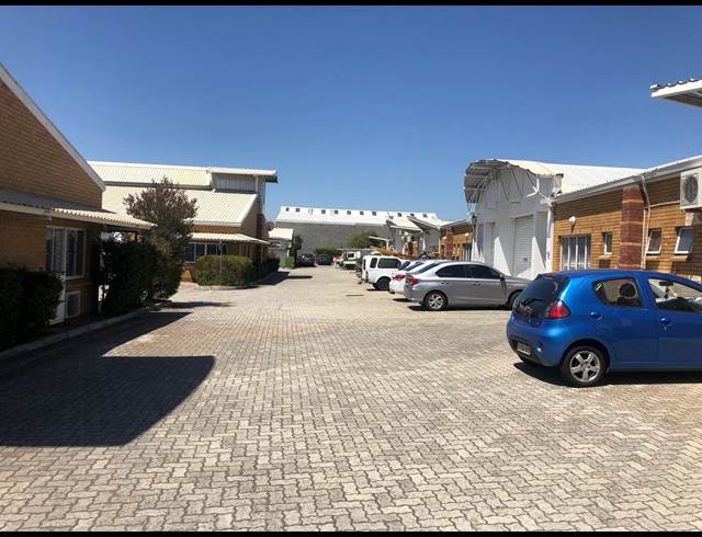 100M² WAREHOUSE TO LET IN THORNTON