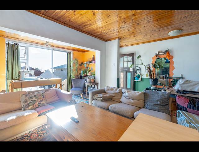 2 BEDROOM HOUSE TO LET IN WALMER ESTATE