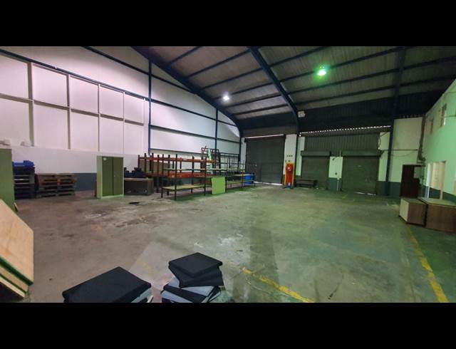 560M² WAREHOUSE TO LET IN JET PARK