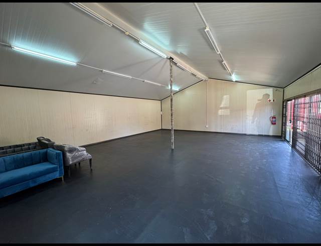 99M² WAREHOUSE TO LET IN AMALGAM
