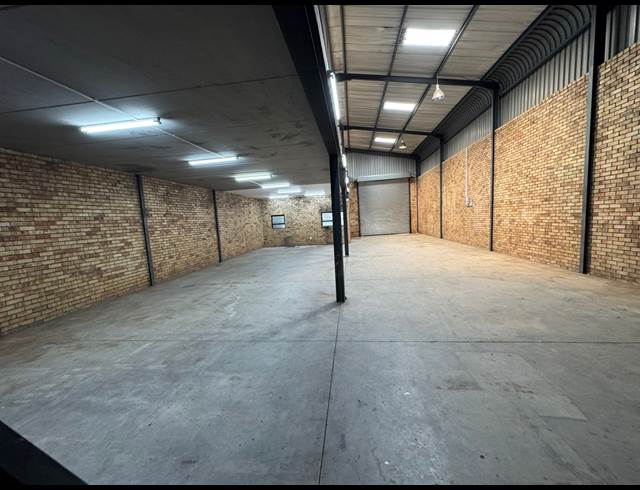 385M² WAREHOUSE TO LET IN CROWN