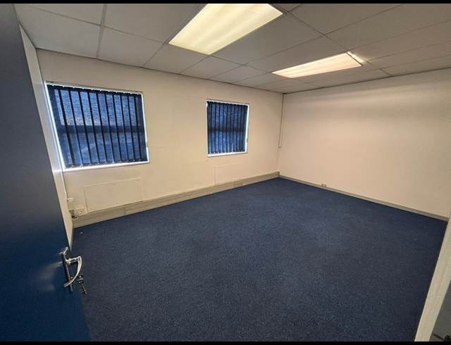 100M² OFFICE TO LET IN EPPING INDUSTRIAL