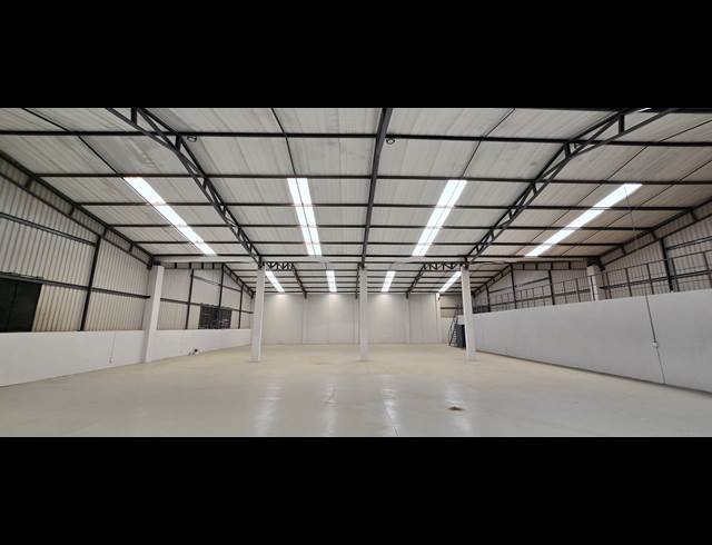 1,094M² WAREHOUSE TO LET IN COSMO BUSINESS PARK