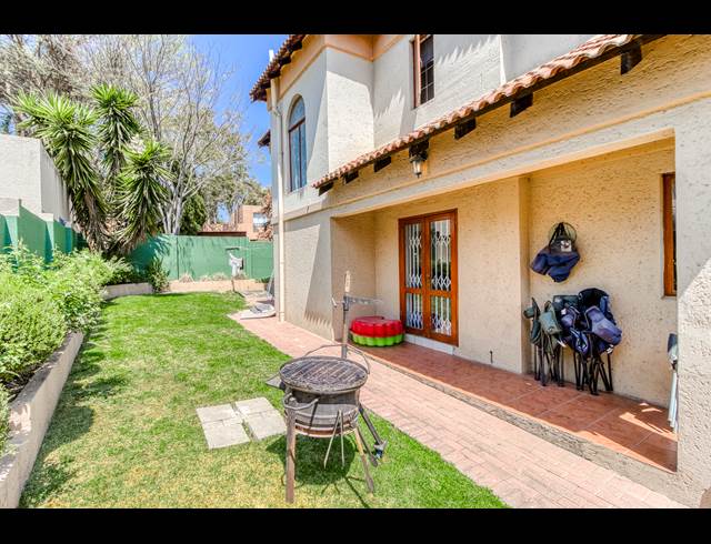 3 BEDROOM SECTIONAL TITLE RENTED IN NORTH RIDING
